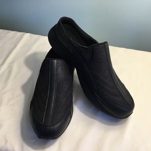 Easy Spirit women’s black slip on sneakers, size 10W, NEW